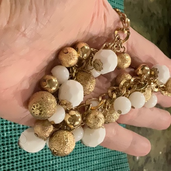 Cha Cha Necklace Textured & Smooth Gold-Tone Beads & Faceted White Beads - Picture 9 of 14